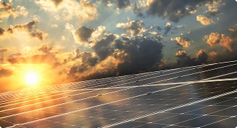 Fotovoltaické panely pod mrakem: Proč moderní panely fungují i při horším počasí