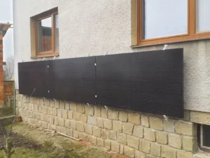 Fotovoltaika na fasádě domu